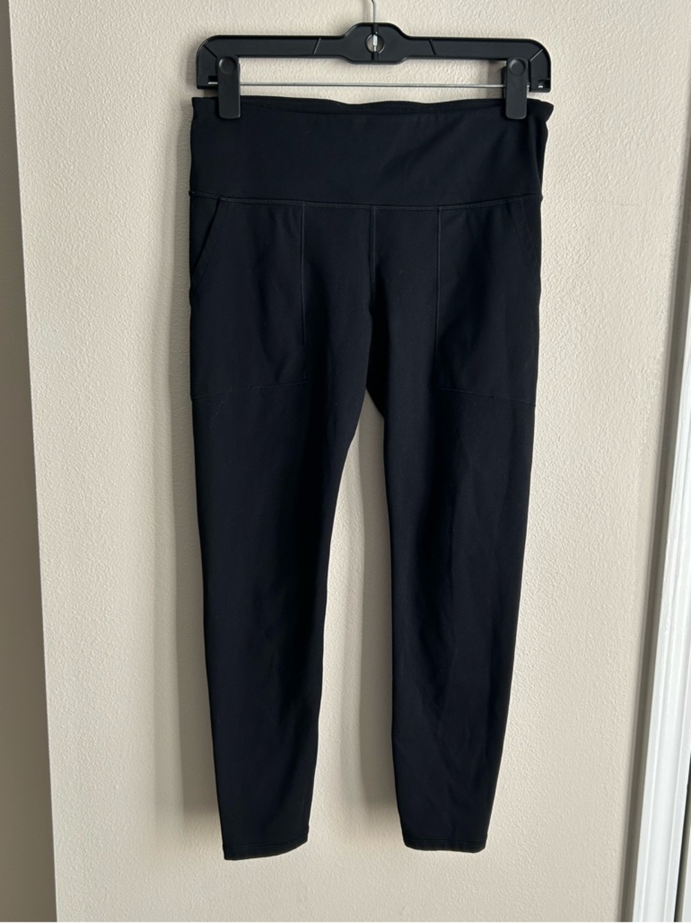 Gap Fit Black Compression Moisture Wicking Breathable Crop Leggings Pockets Sz M